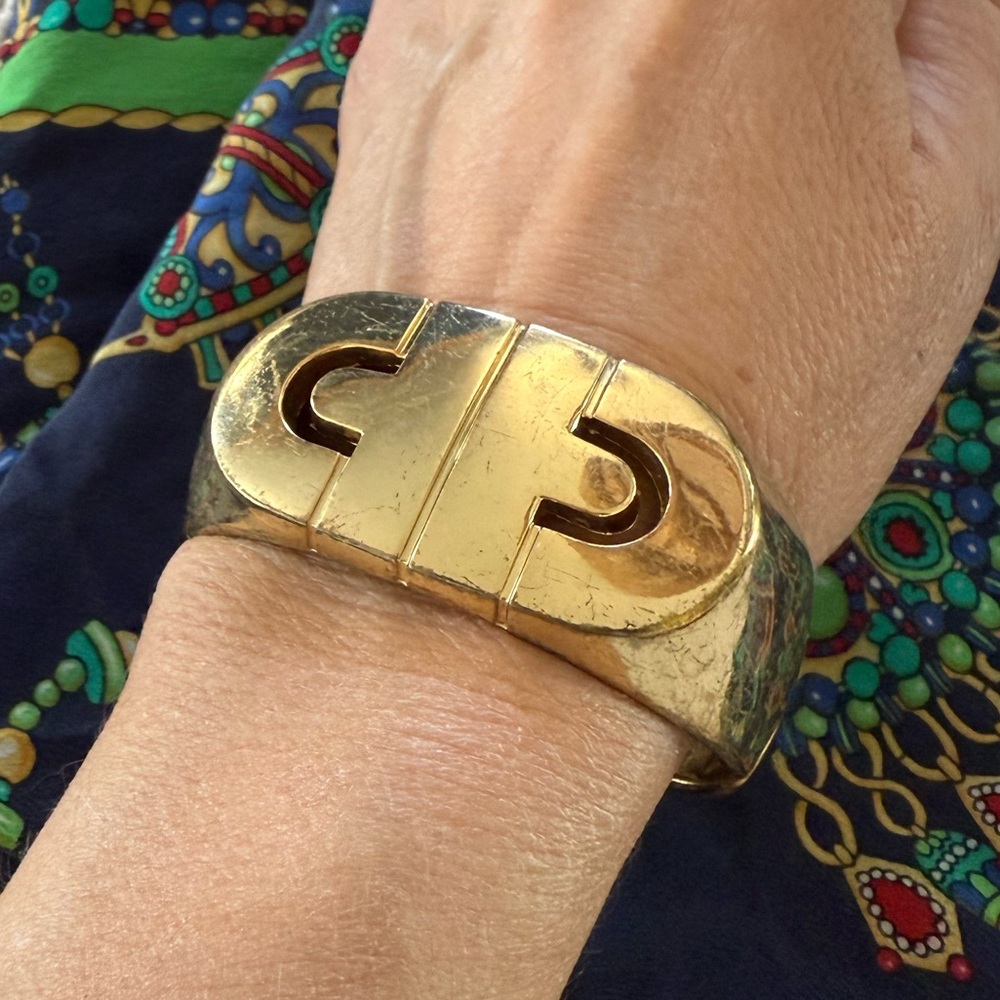 Gold Tone Vintage Cuff Hinge Bracelet - Picture 3 of 6